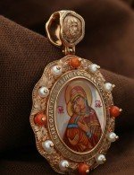 Образок из золота 585 пробы c эмалью, жемчугом, кораллом и перламутром