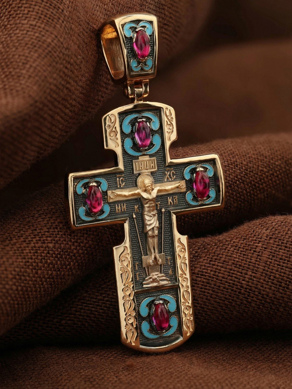 Крест из золота c эмаль и рубином