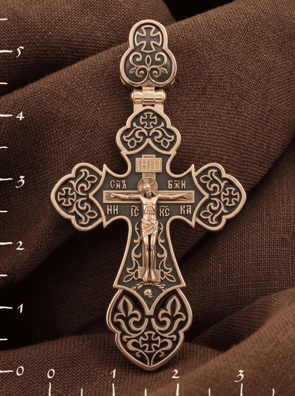 Крест из золота c эмаль