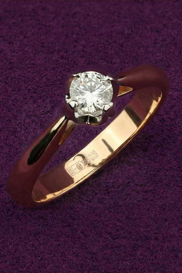 Кольцо из золота c бриллиантами