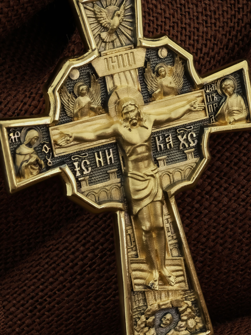 Крест из лимонного золота