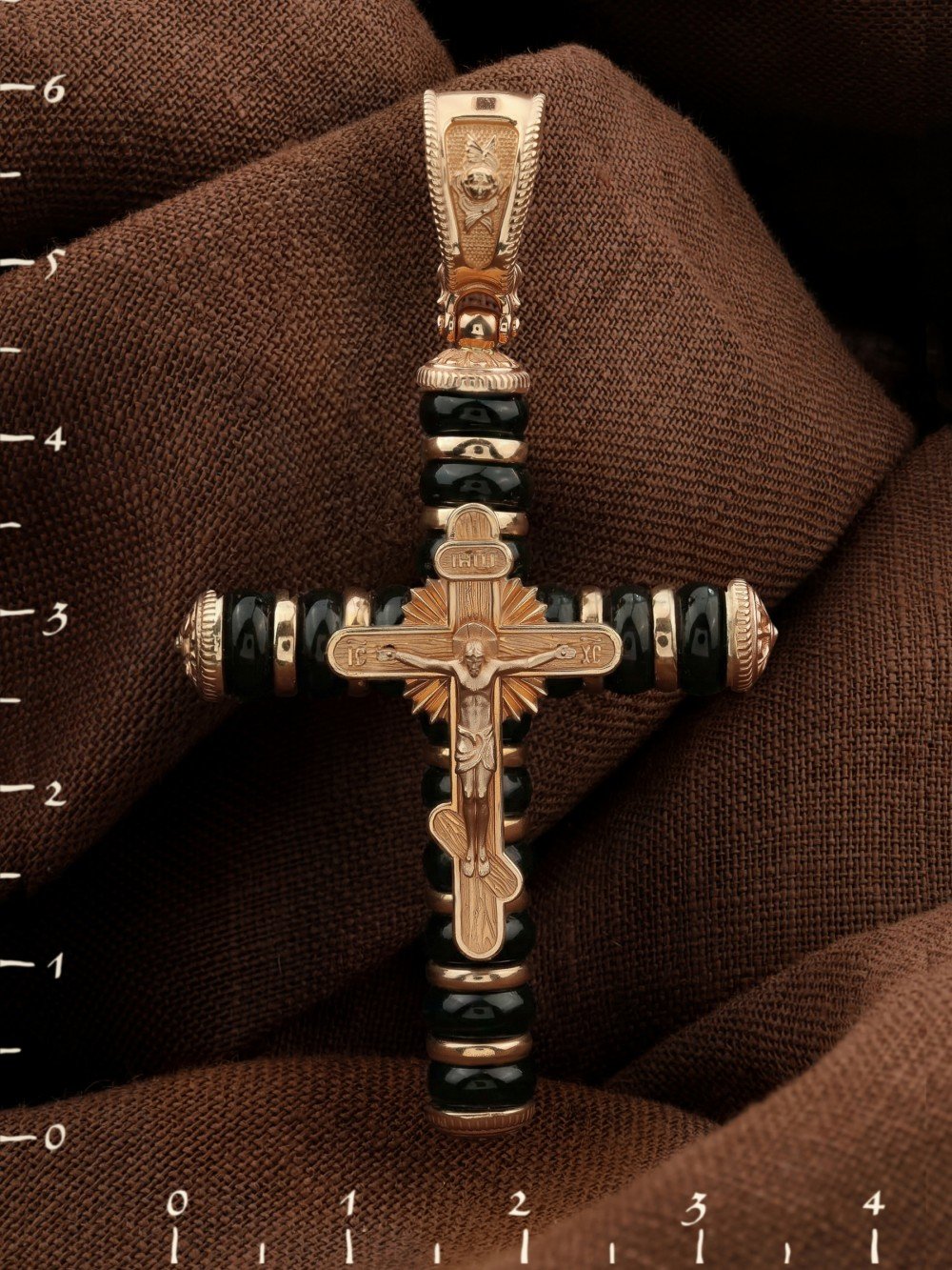 Крест из золота c ониксом