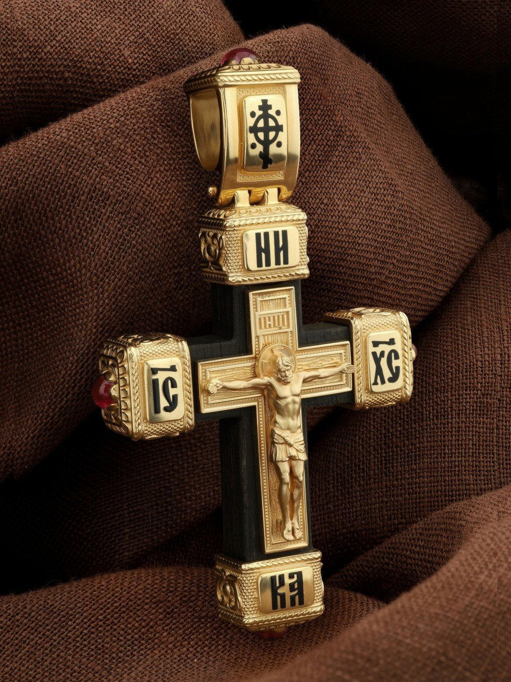 Крест из лимонного золота c эмаль , рубином и эбеновым деревом