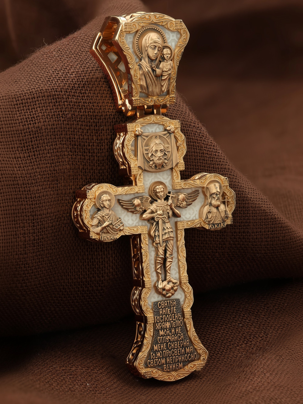 Крест из золота c бивнем мамонта