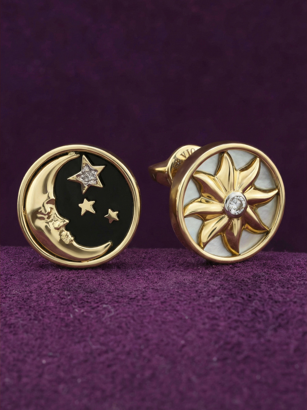 Серьги из лимонного золота c бриллиантами, ониксом и перламутром