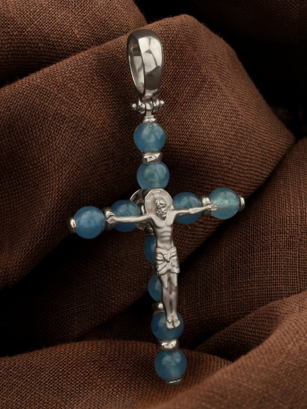 Крест из белого золота c жадеитом