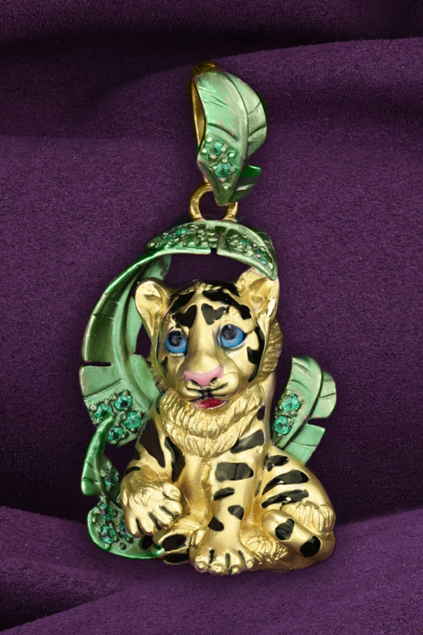 Подвеска из лимонного золота c эмаль и изумрудом