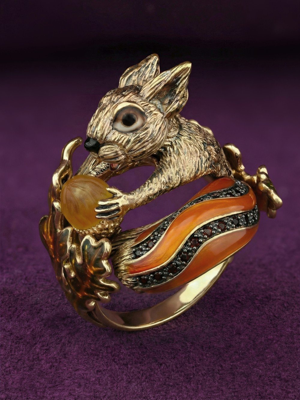 Кольцо из лимонного золота c эмаль , гранатом и янтарём