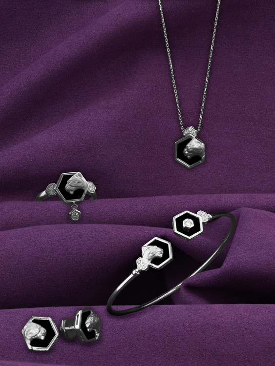 Колье из белого золота c бриллиантами и ониксом