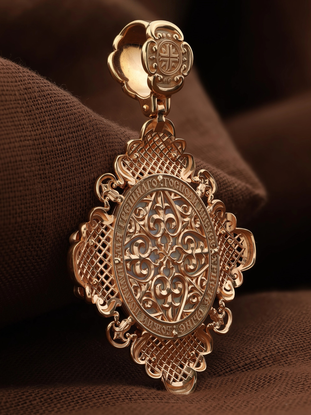 Образок из золота c эмаль и перламутром