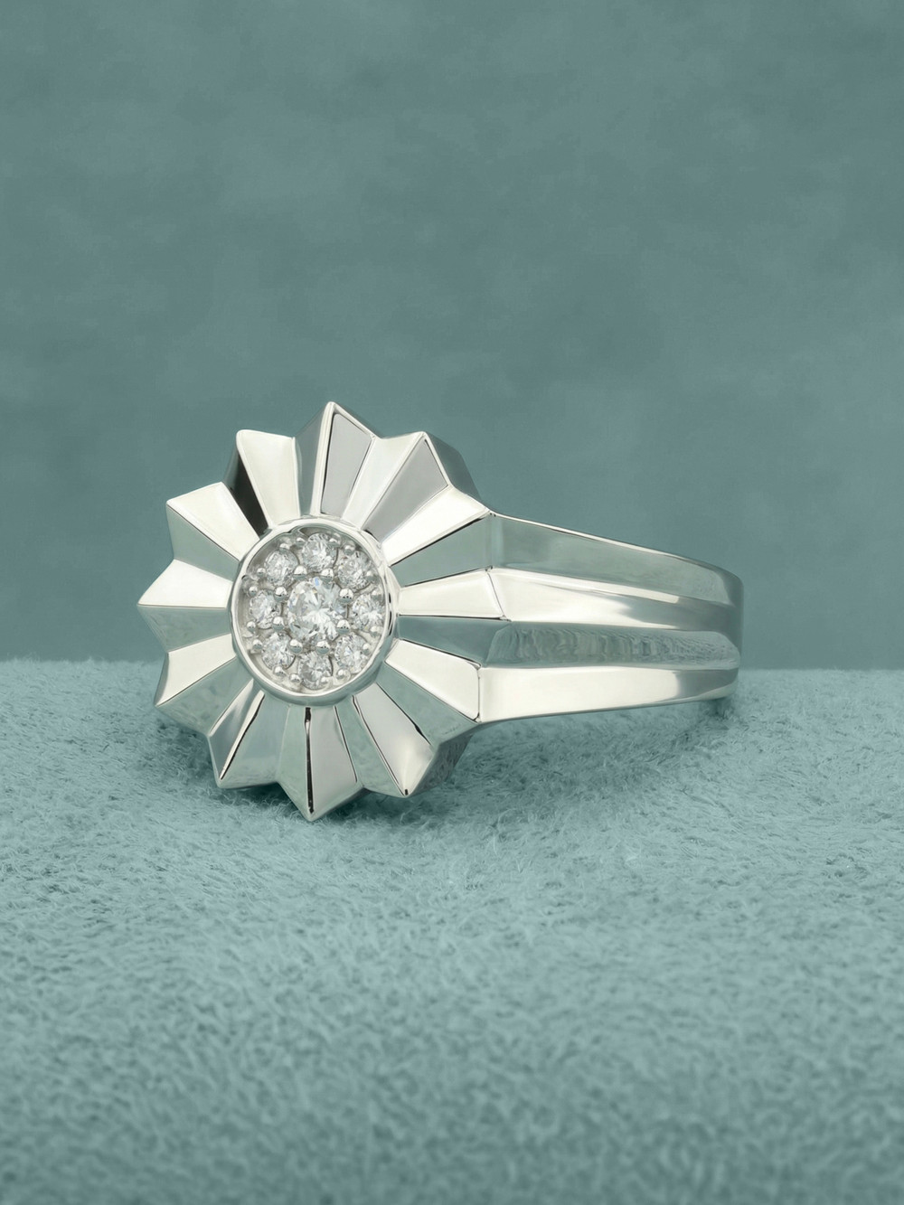 Кольцо из белого золота c бриллиантами