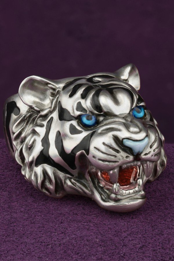 Кольцо из белого золота c эмаль