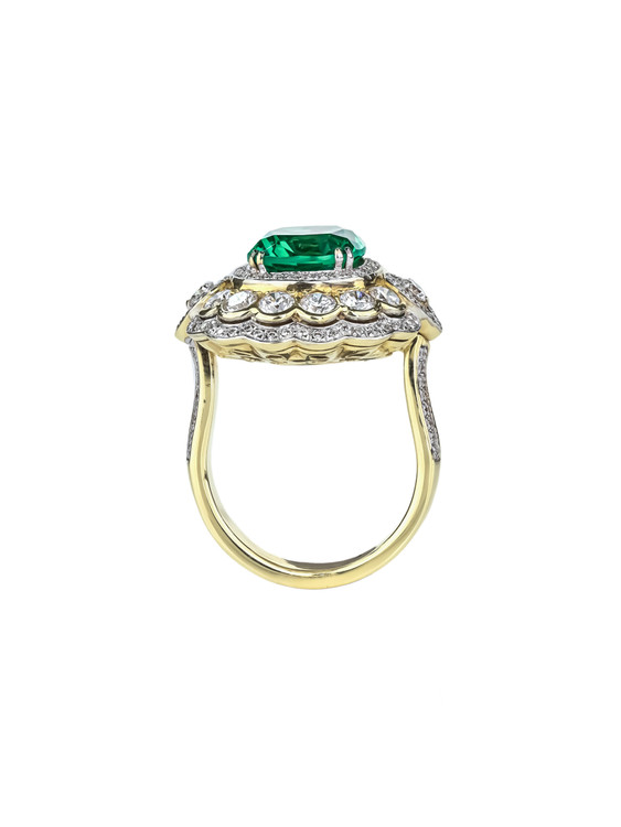 Кольцо из лимонного золота c бриллиантами и изумрудом