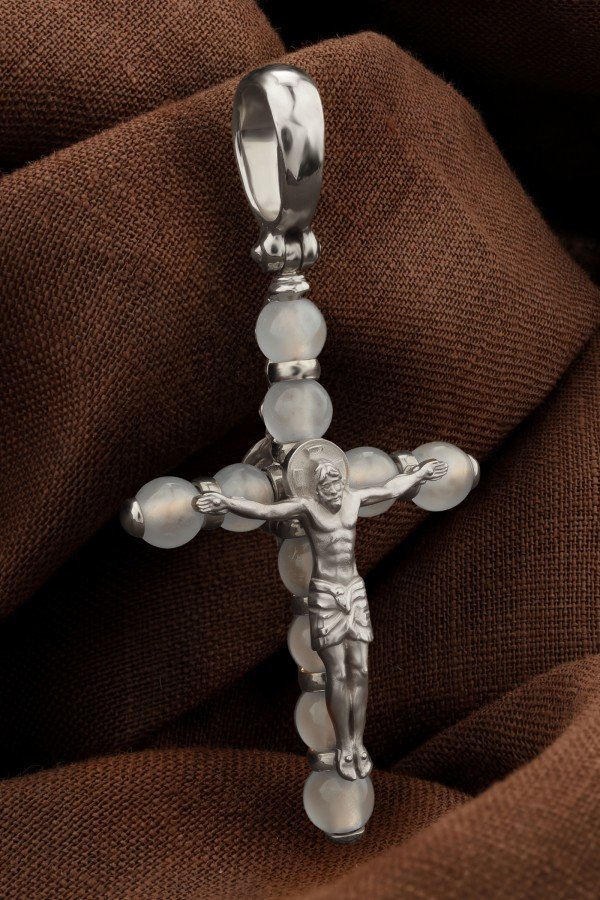 Крест из белого золота c агатом