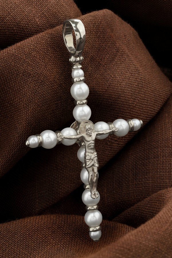 Крест из белого золота c жемчугом