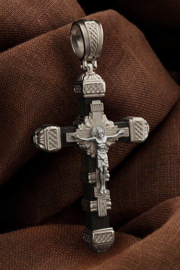 Крест из белого золота c эбеновым деревом