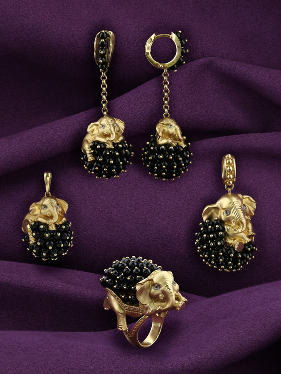 Серьги из лимонного золота c эмаль и ониксом