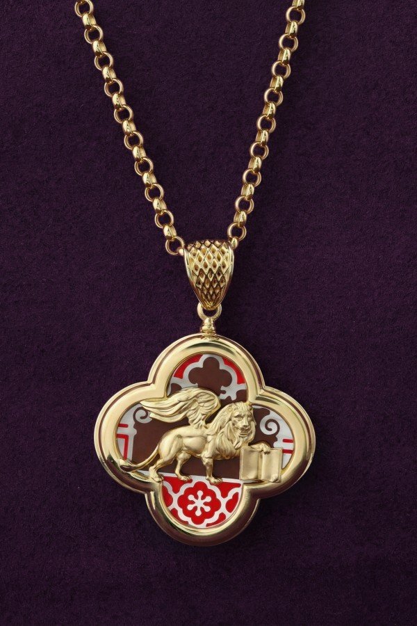 Подвеска из лимонного золота c эмаль и перламутром