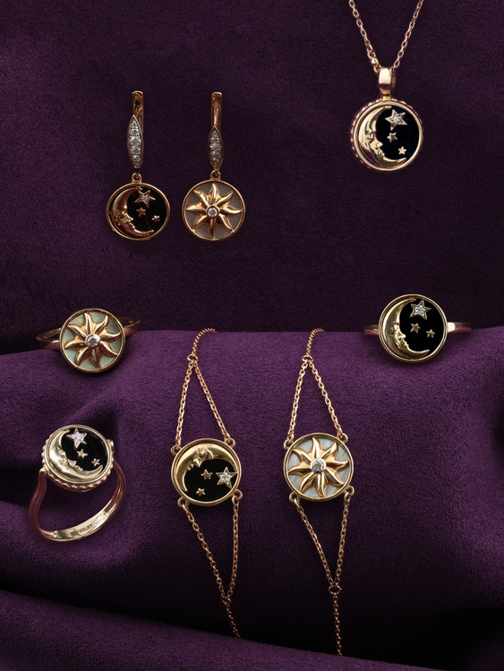 Кольцо из золота c бриллиантами и ониксом