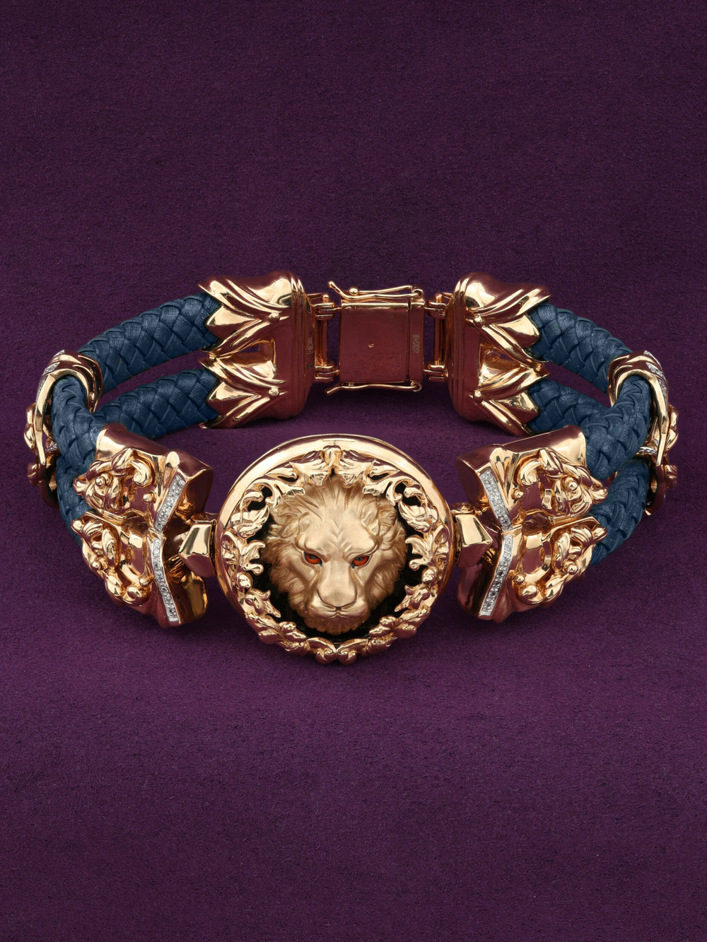 Браслет из золота c эмаль , бриллиантами, кожаным шнурком и ониксом