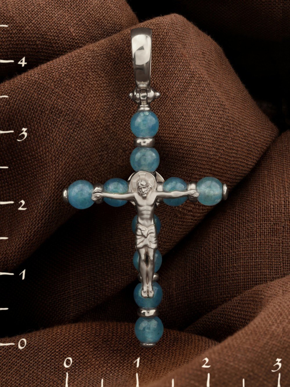 Крест из белого золота c жадеитом