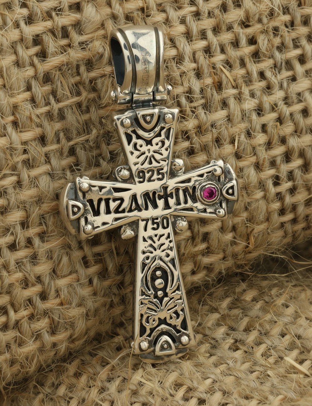 Крест из серебра 925 пробы и золота 750 пробы c ониксом и рубином