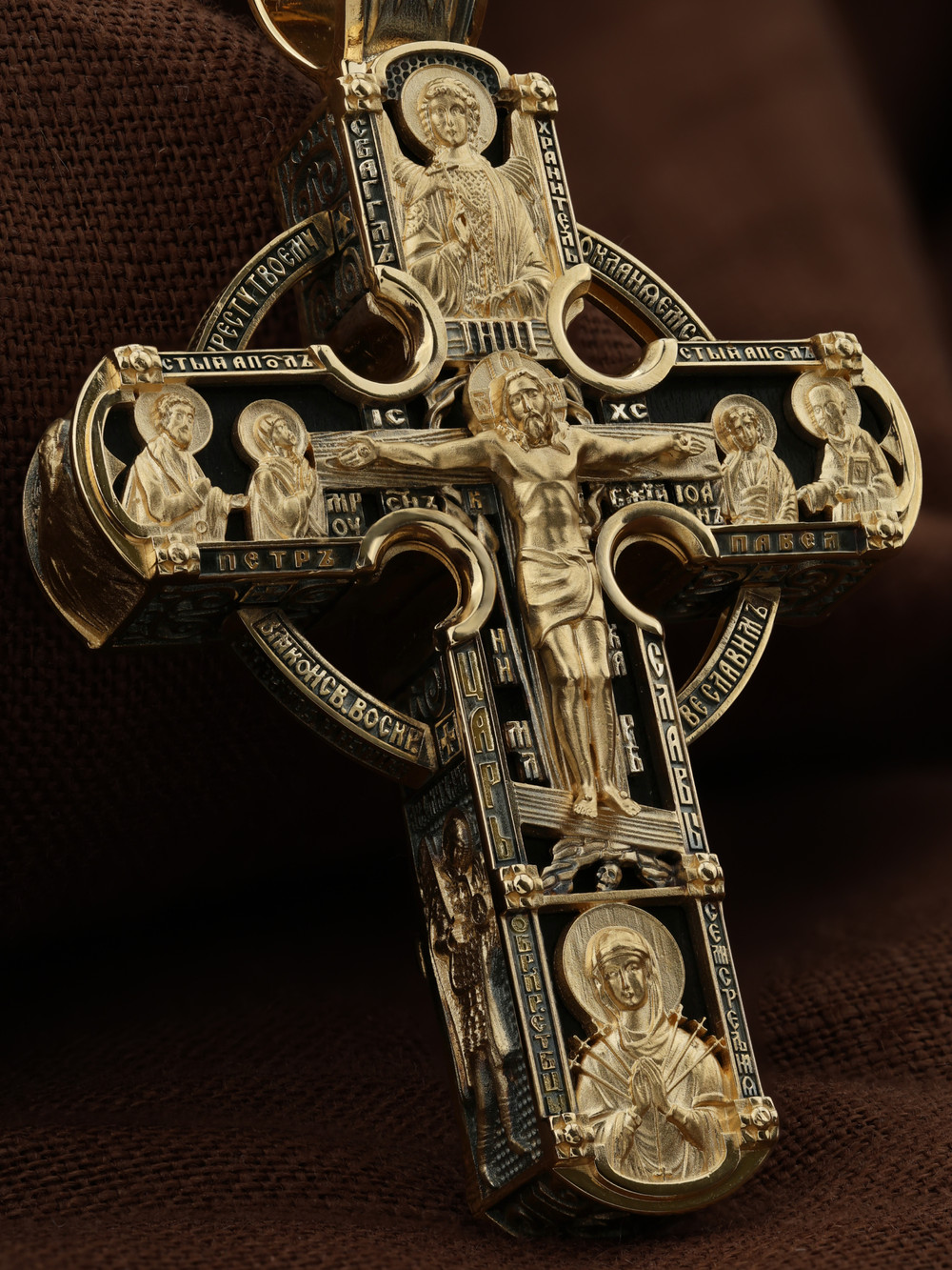 Крест из лимонного золота c эбеновым деревом