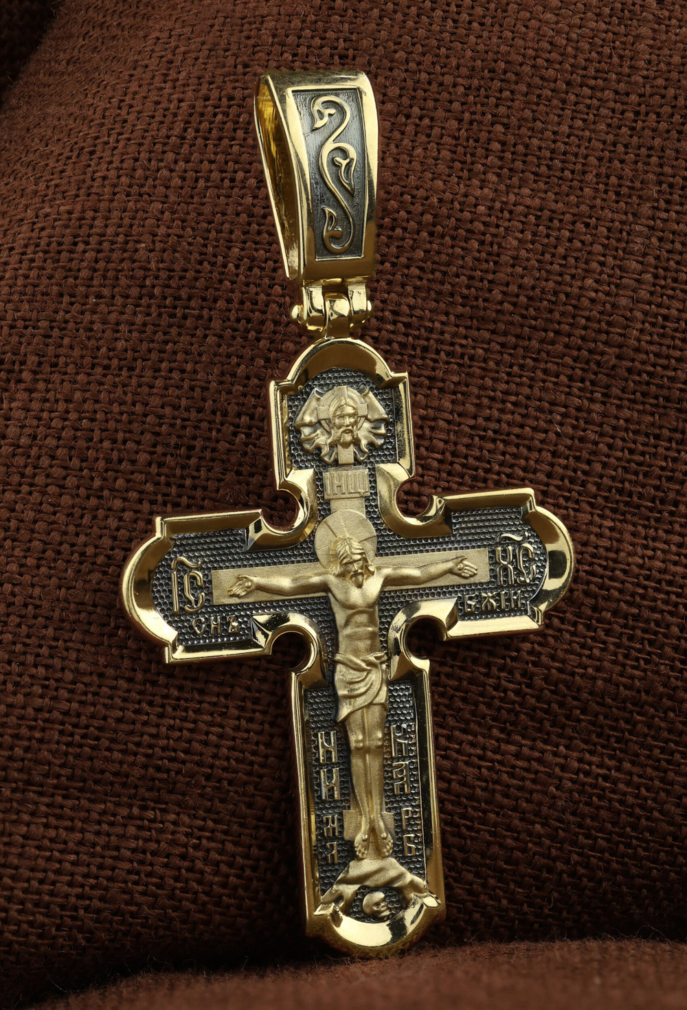 Крест из лимонного золота