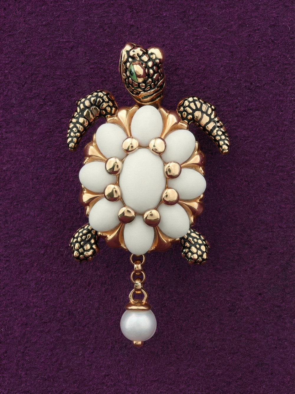 Подвеска из золота c эмаль , жемчугом и бивнем мамонта