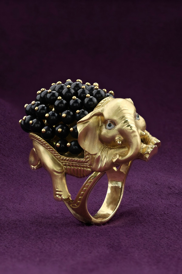 Кольцо из лимонного золота c эмаль и ониксом