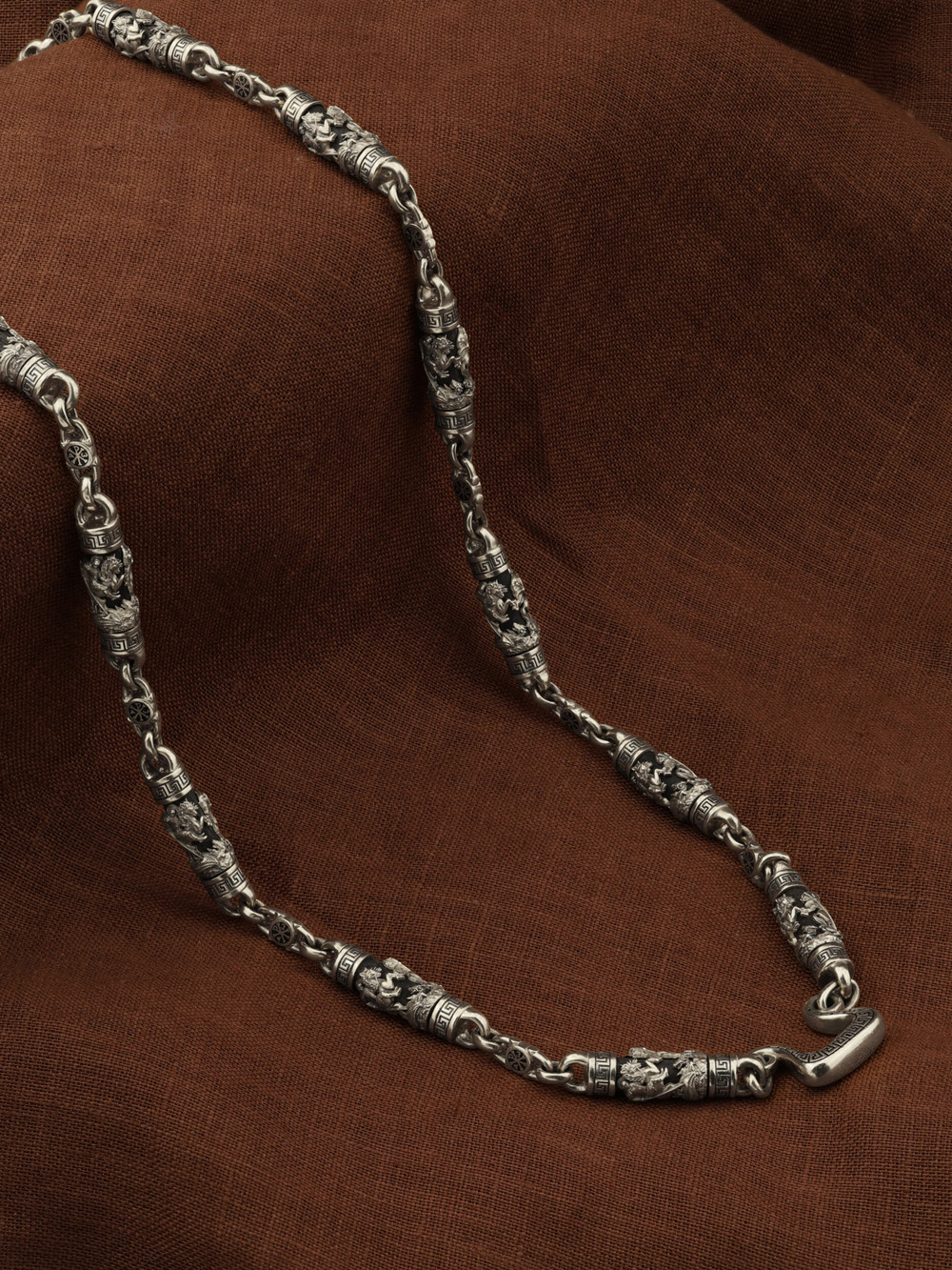 Цепь из белого золота c эмаль и эбеновым деревом