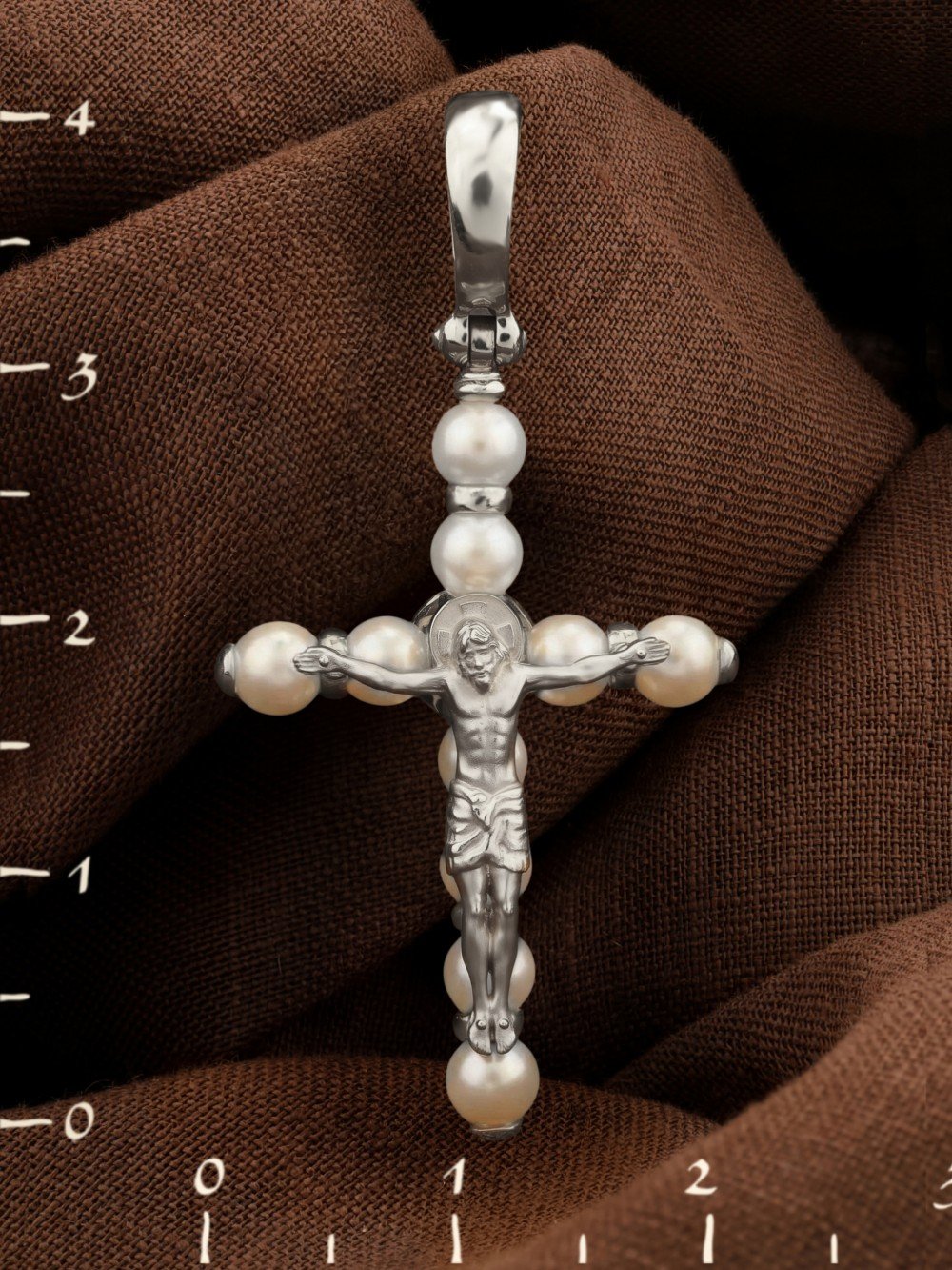 Крест из белого золота c жемчугом