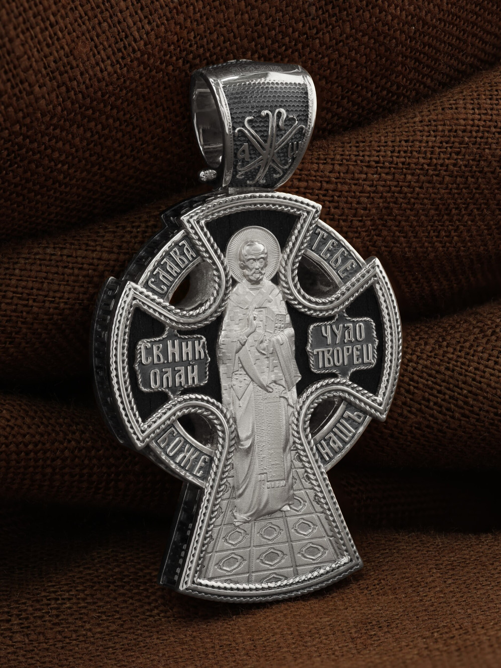 Крест из белого золота c эбеновым деревом