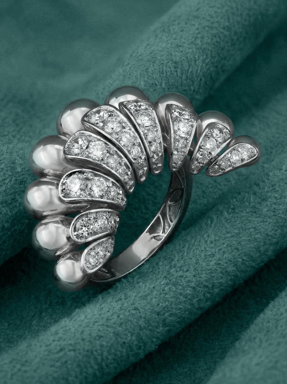 Кольцо из белого золота c бриллиантами