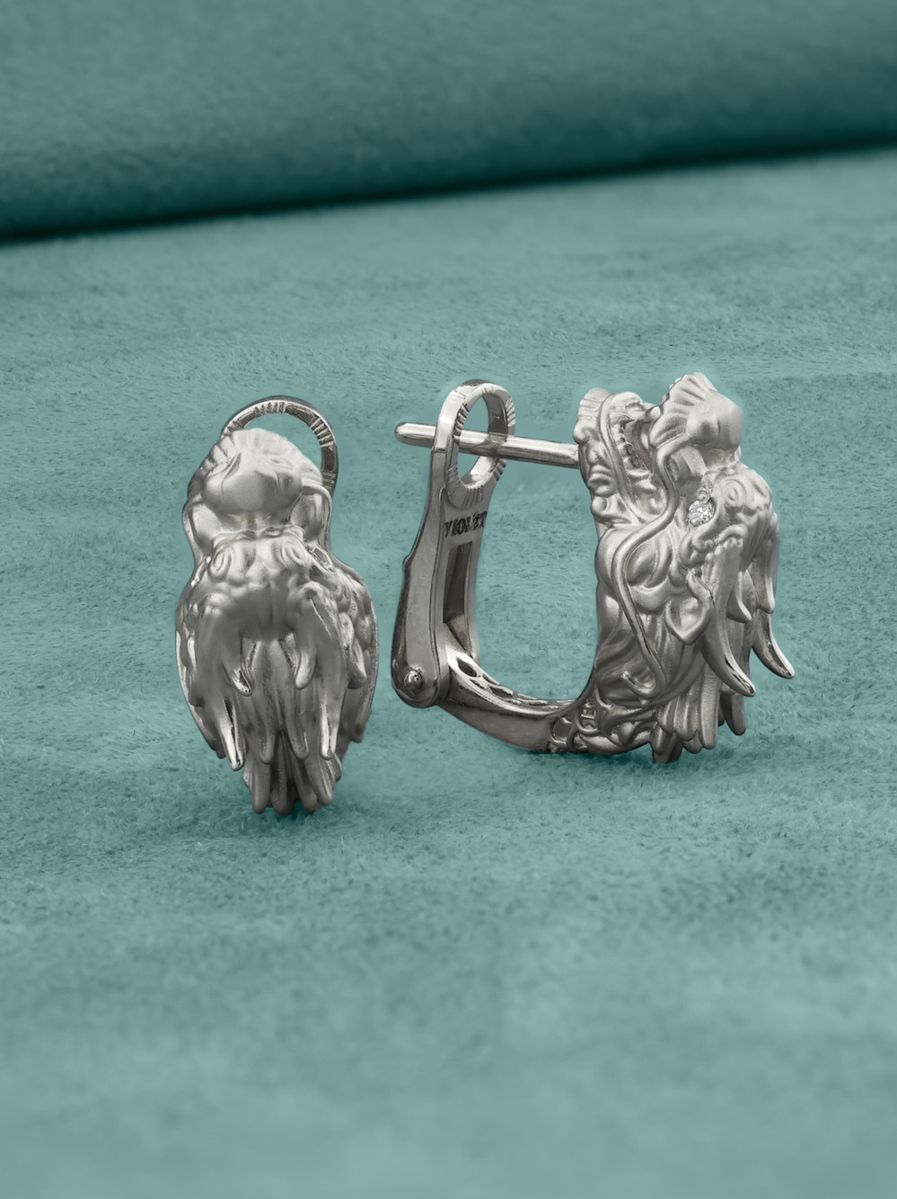 Серьги из белого золота c бриллиантами