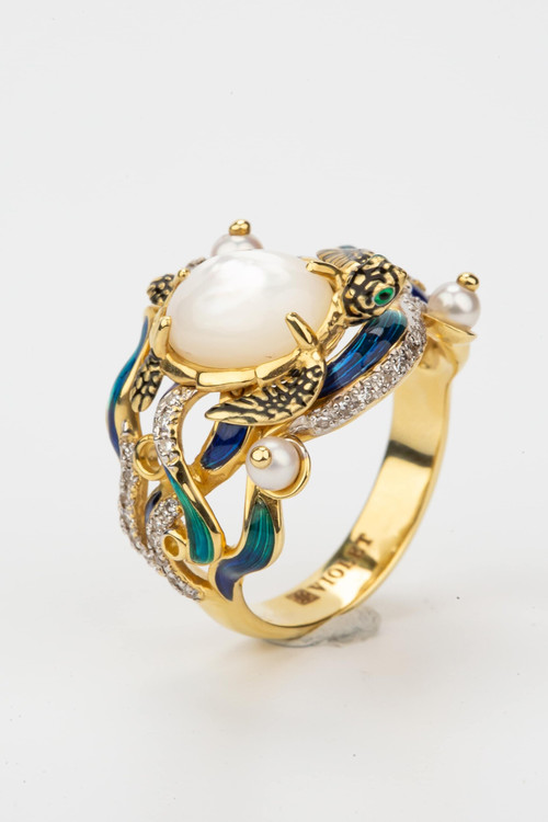 Кольцо из лимонного золота c эмаль , бриллиантами, жемчугом и перламутром