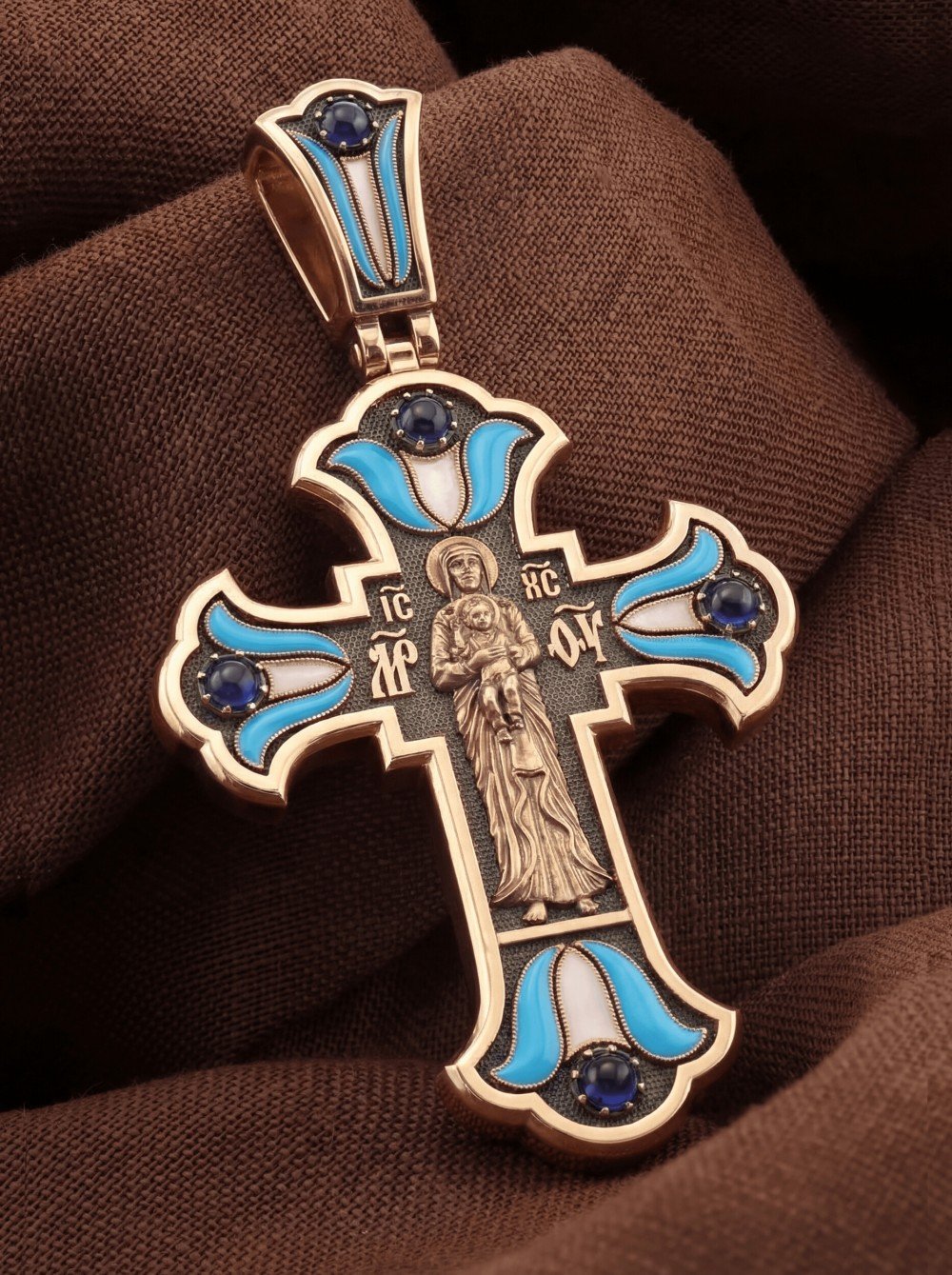 Крест из золота c эмаль и сапфиром