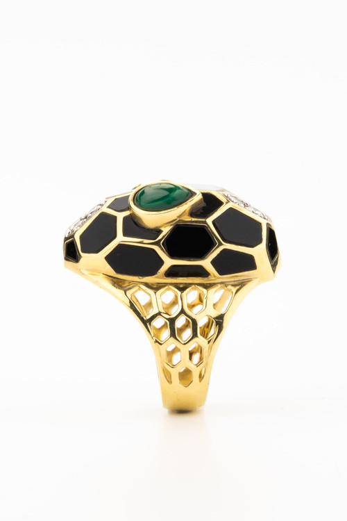 Кольцо из лимонного золота c бриллиантами, рубином, ониксом, малахитом и перламутром