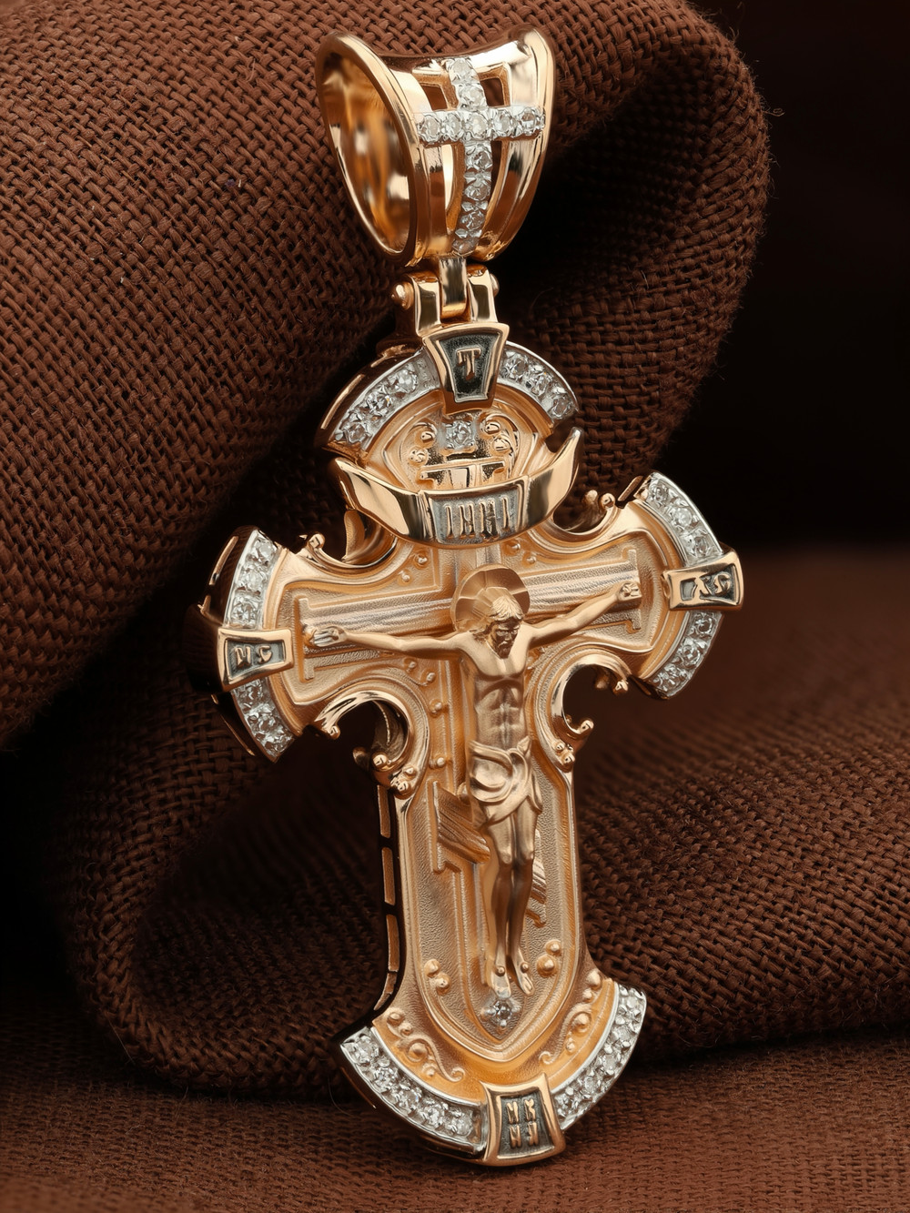 Крест из золота c бриллиантами