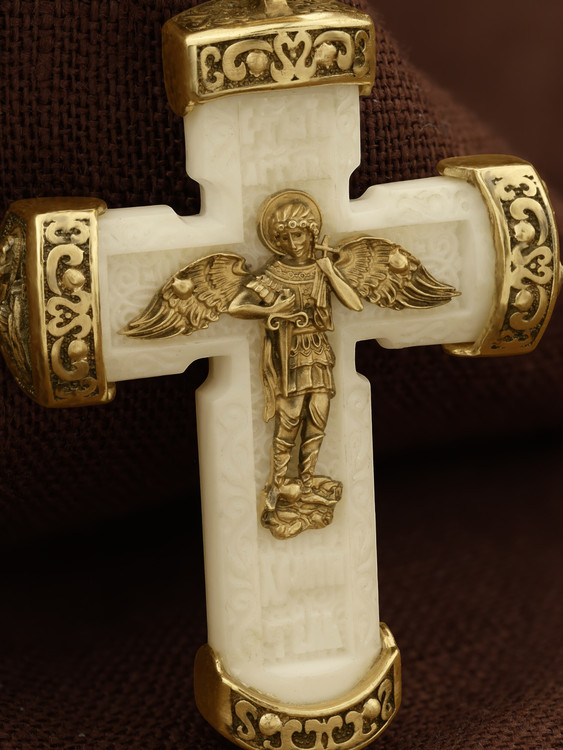 Крест из лимонного золота c бивнем мамонта