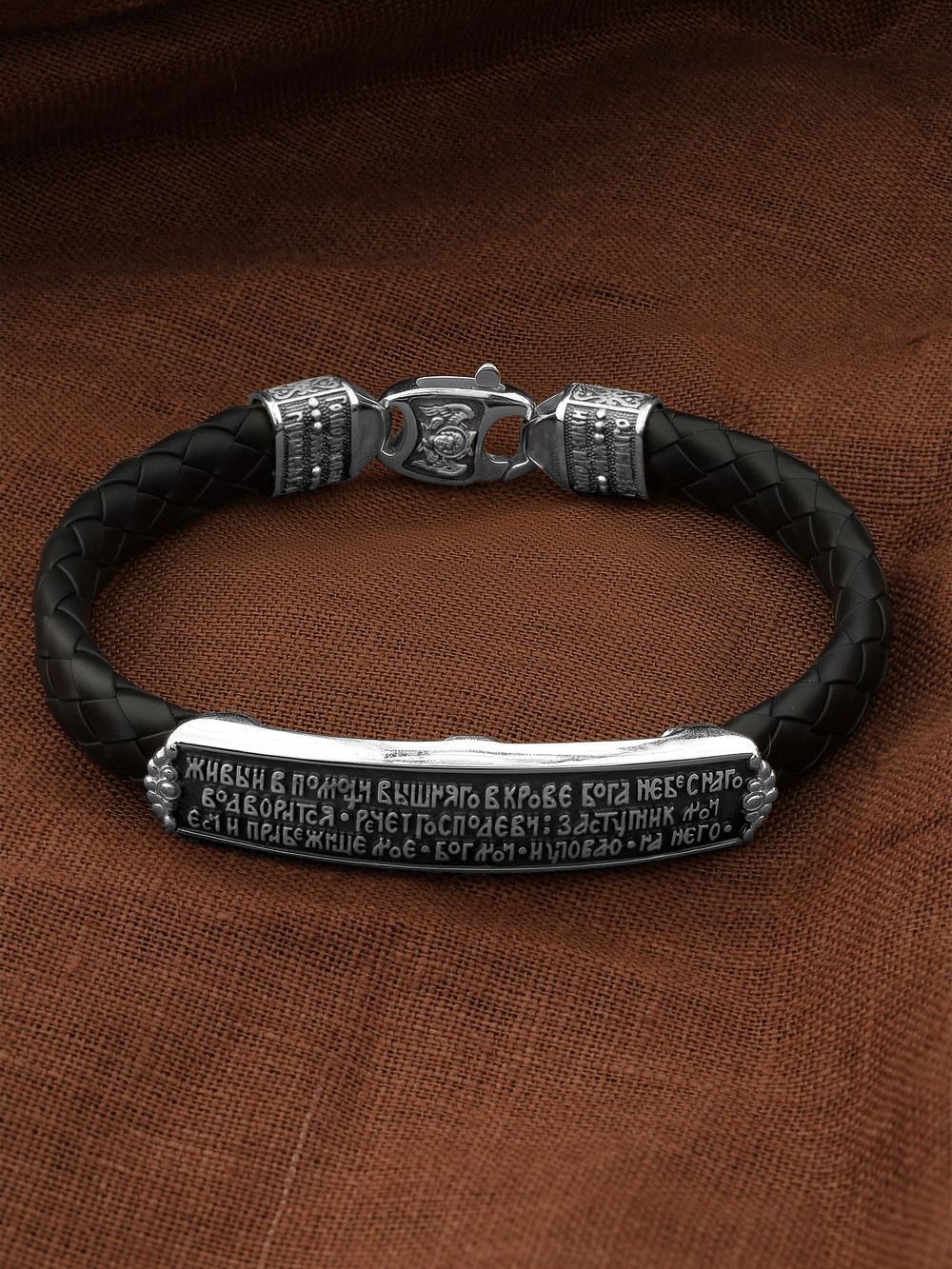 Браслет из белого золота c шнурком