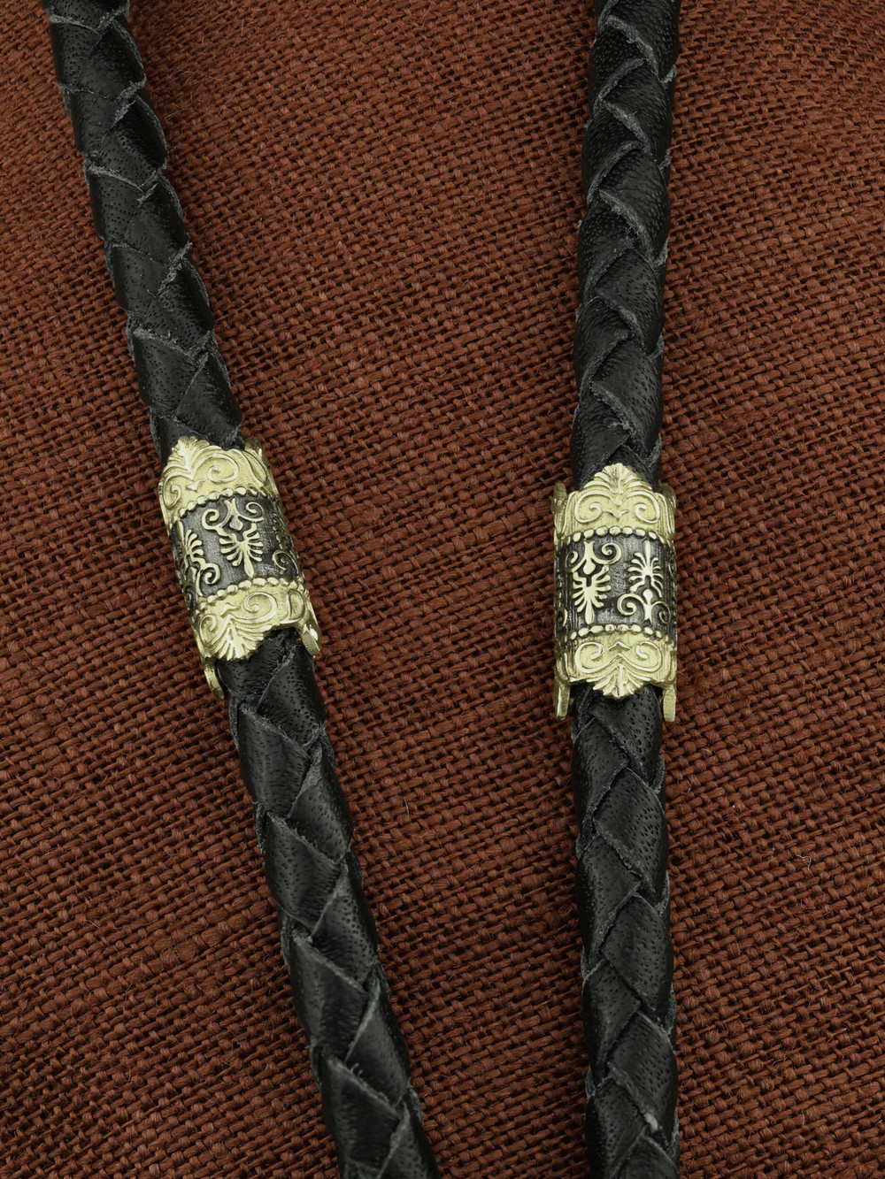 Шнурок кожаный из зелёного золота c кожаным шнурком