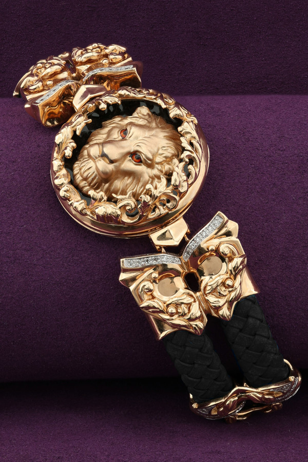 Браслет из золота c эмаль , бриллиантами, шнурком и ониксом