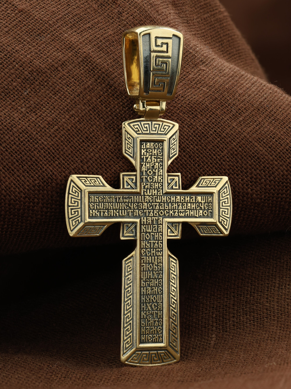 Крест из лимонного золота