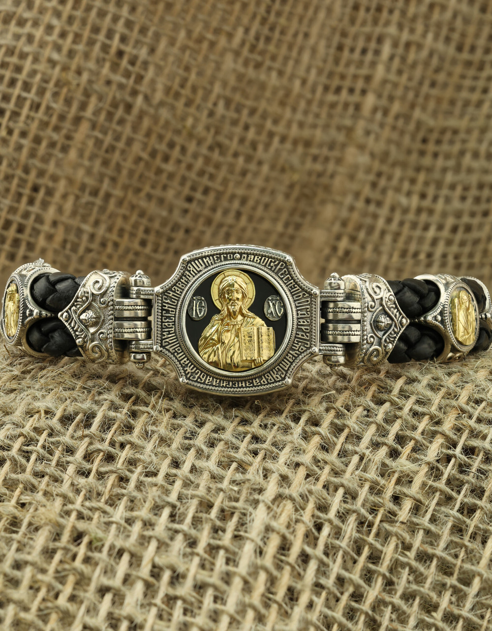 Браслет из серебра и золота c кожаным шнурком и ониксом