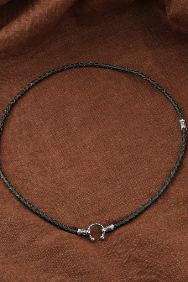 Шнурок кожаный из белого золота c кожаным шнурком