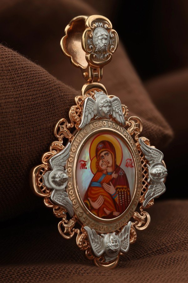 Образок из золота c эмалью и перламутром