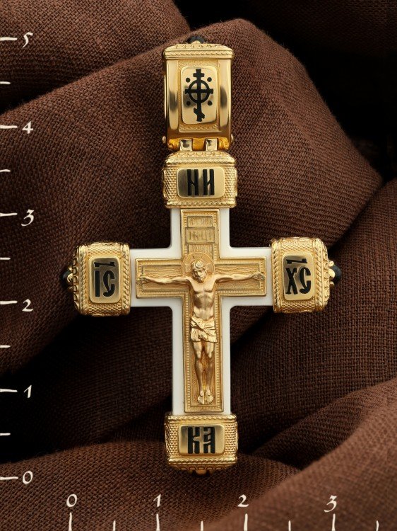 Крест из лимонного золота c эмаль , ониксом и бивнем мамонта