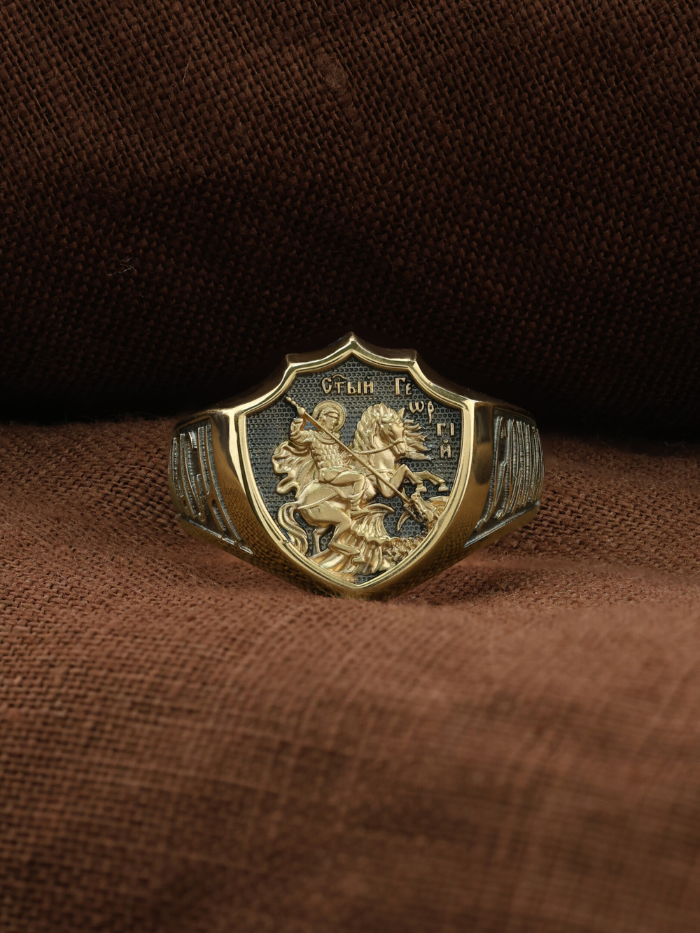 Кольцо из лимонного золота