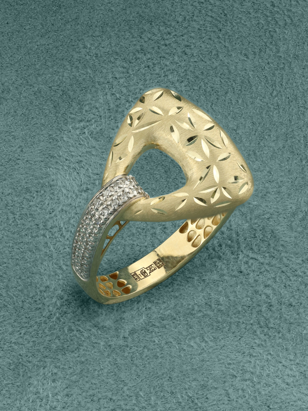 Кольцо из лимонного золота c бриллиантами